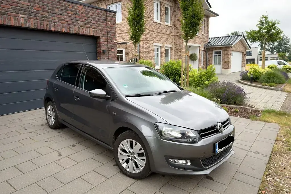 Gebraucht VW Polo Comfortline 90 PS (66 kW) 2014 Grau Limousine