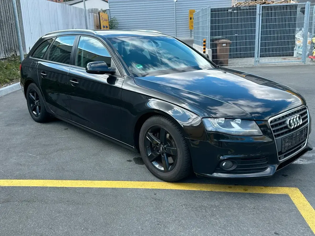 Gebraucht Audi A4 136 PS (100 kW) 2010 Schwarz Kombi
