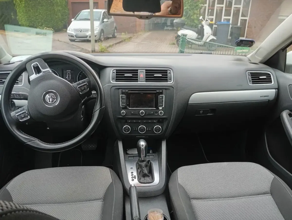 Gebraucht VW Jetta Comfortline 170 PS (125 kW) 2013 Weiß Limousine