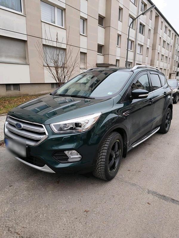 Gebraucht Ford Kuga Titanium 150 PS (110 kW) 2017 Grün SUV
