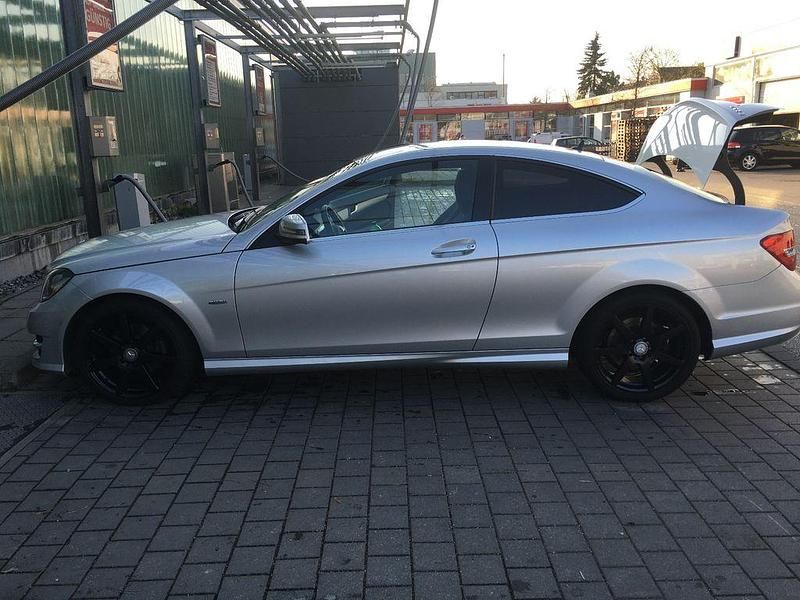 Silber Gebraucht 2012 Mercedes C250 Sport Coupé | 15.200 € (Fairer Preis) - Bild 1/4