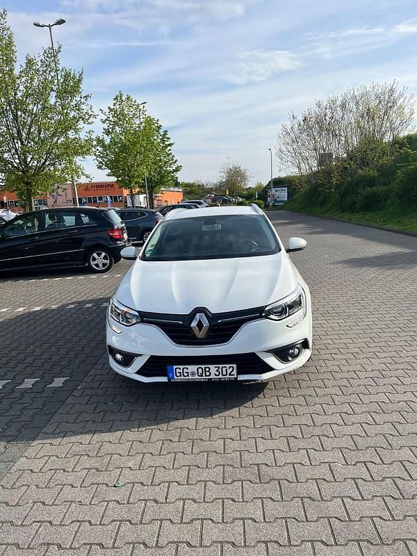 Weiß Gebraucht 2017 Renault Mégane GrandTour Experience Kombi | 7.500 € (Fairer Preis) - Bild 1/4