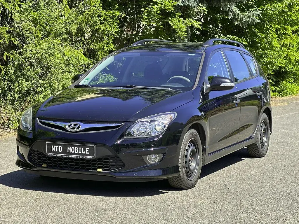 Gebraucht Hyundai i30 Classic 90 PS (66 kW) 2012 Phantom black Kombi