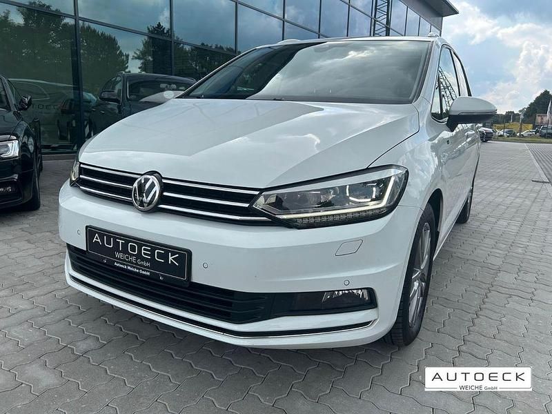 Weiß Gebraucht 2018 VW Touran Van / Kleinbus | 17.790 € (Fairer Preis) - Bild 1/4