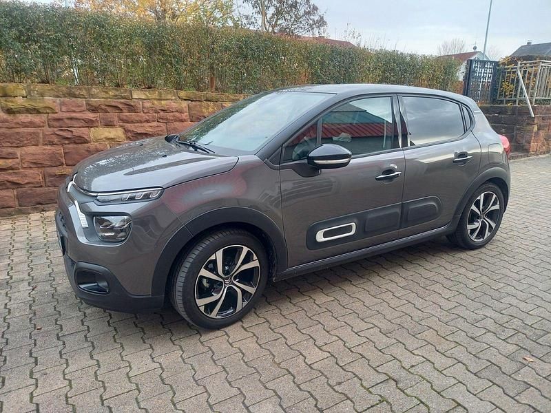 Grau Gebraucht 2022 Citroën C3 PureTech Kleinwagen | 16.900 € (Fairer Preis) - Bild 1/4