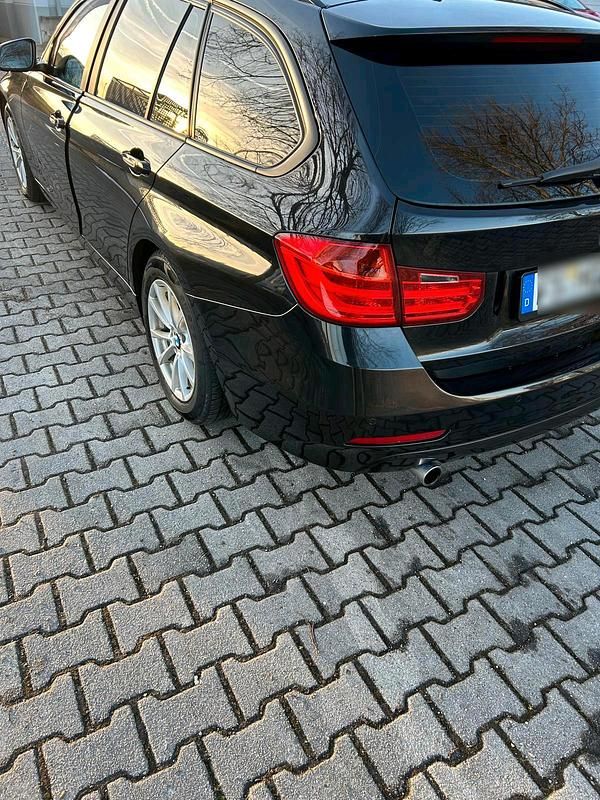 Schwarz Gebraucht 2014 BMW 320 Kombi | 11.300 € (Teuer) - Bild 1/4