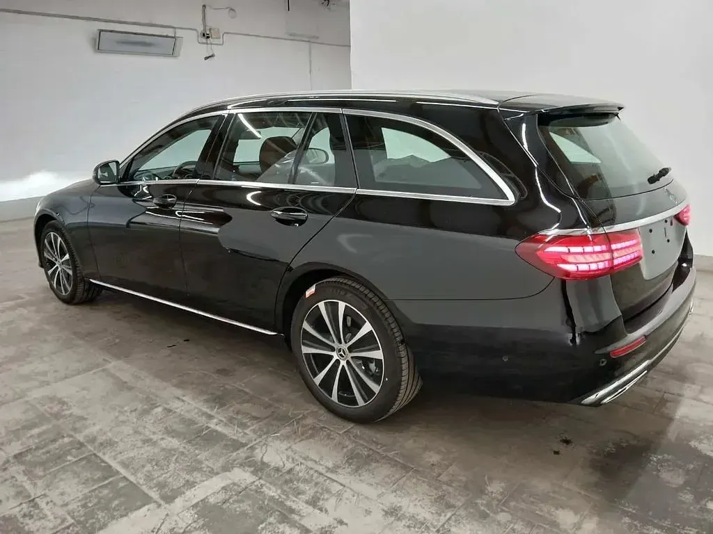 Gebraucht Mercedes E220 Exclusive 220 PS (161 kW) 2023 Schwarz Limousine