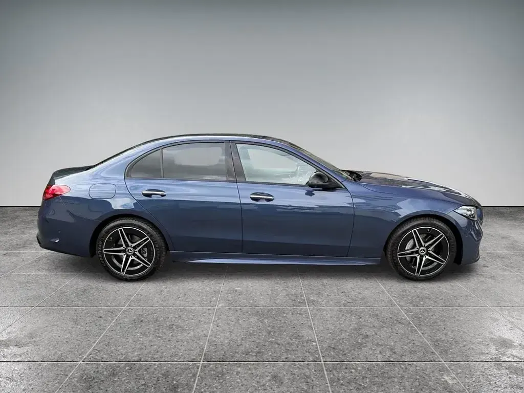 Gebraucht Mercedes C300 AMG line 258 PS (189 kW) 2024 Blau Limousine