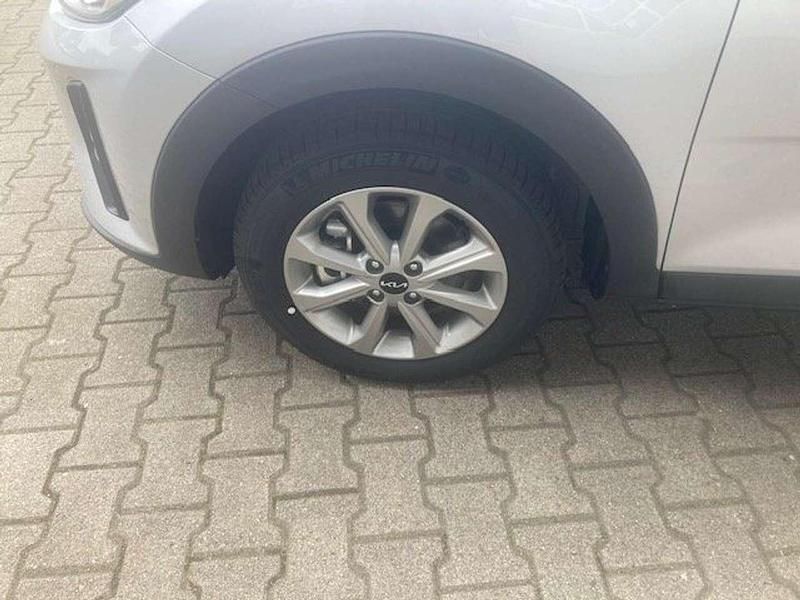 Gebraucht Kia Stonic Edition 7 84 PS (61 kW) 2024 (4ss) seidensilber met. SUV