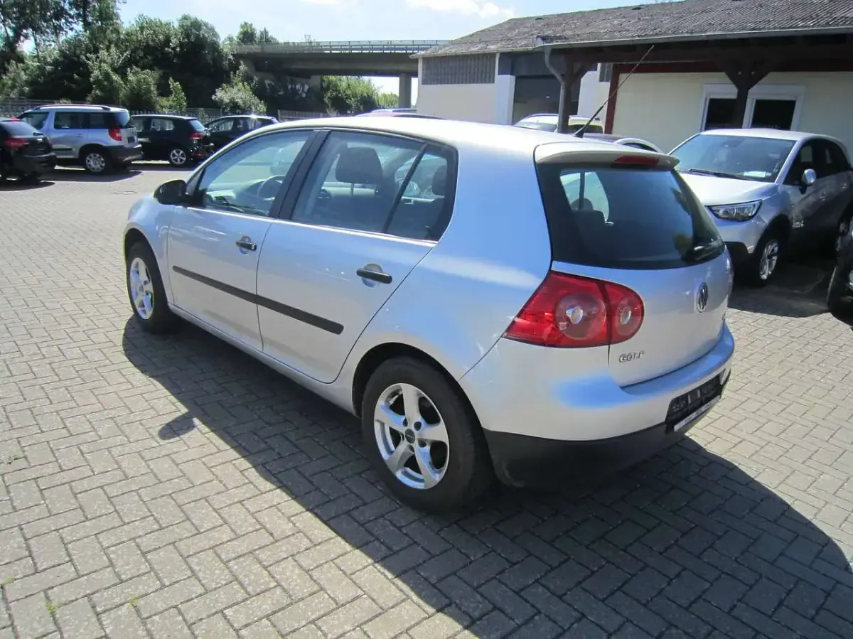 Gebraucht VW Golf V Trendline 102 PS (75 kW) 2008 Reflexsilber metallic Kleinwagen