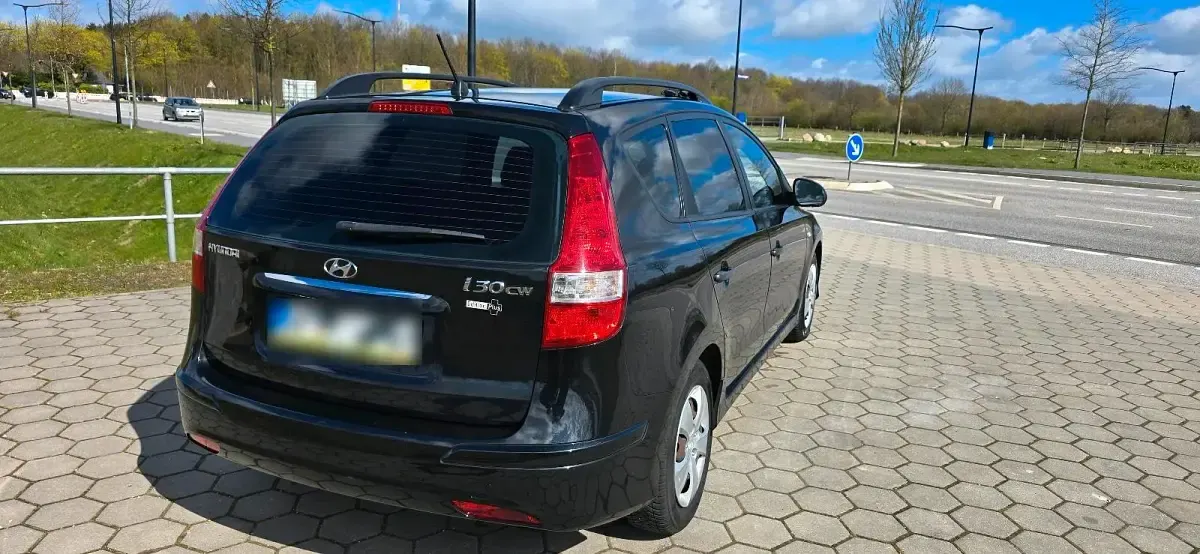 Gebraucht Hyundai i30 109 PS (80 kW) 2011 Schwarz Kombi