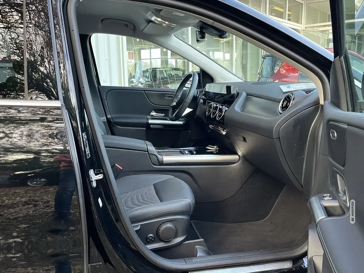 Gebraucht Mercedes B180 Advanced 136 PS (100 kW) 2024 Schwarz metallic Kleinwagen