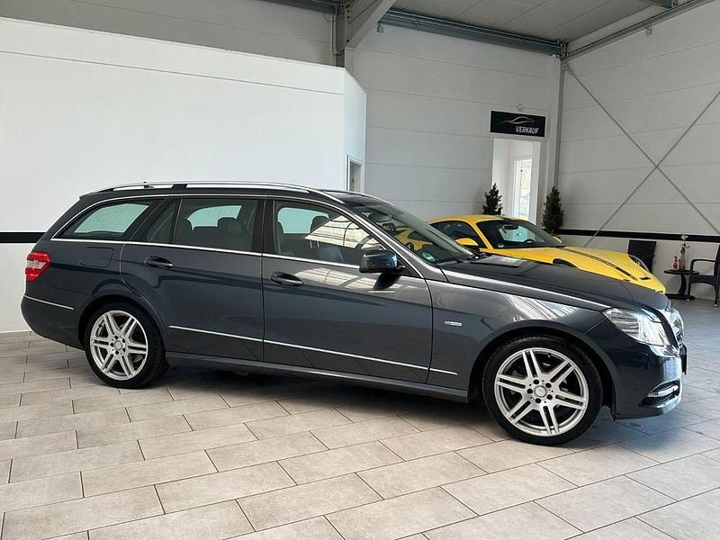 Gebraucht Mercedes E220 Avantgarde 170 PS (125 kW) 2012 Grau Limousine