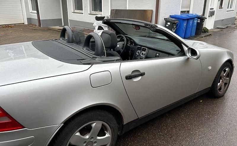 Gebraucht Mercedes SLK230 193 PS (141 kW) 1997 Silber Cabrio