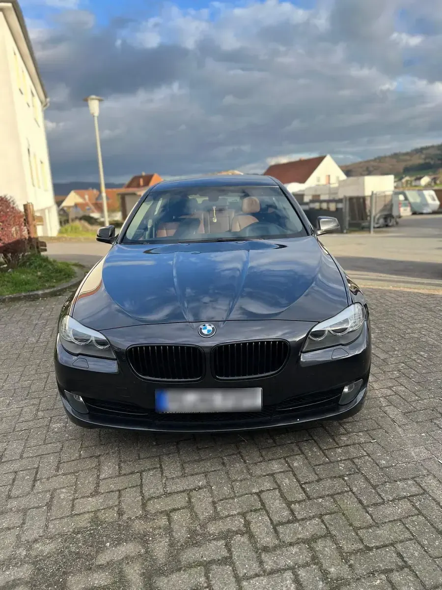 Second-hand BMW 520 184 CP (135 kW) 2012 Negru Berlinǎ