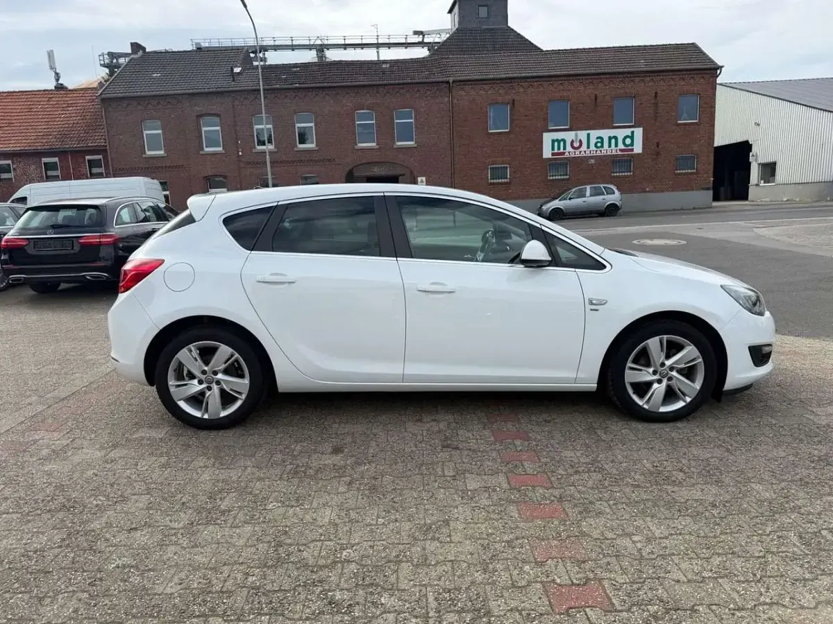 Gebraucht Opel Astra 120 PS (88 kW) 2015 Weiß Limousine