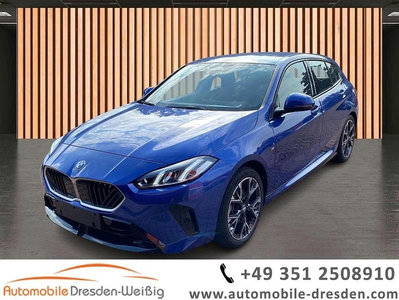Blau portimao blau metallic (metallic) Gebraucht 2024 BMW 120 Performance Kleinwagen | 34.980 € (Fairer Preis) - Bild 1/3