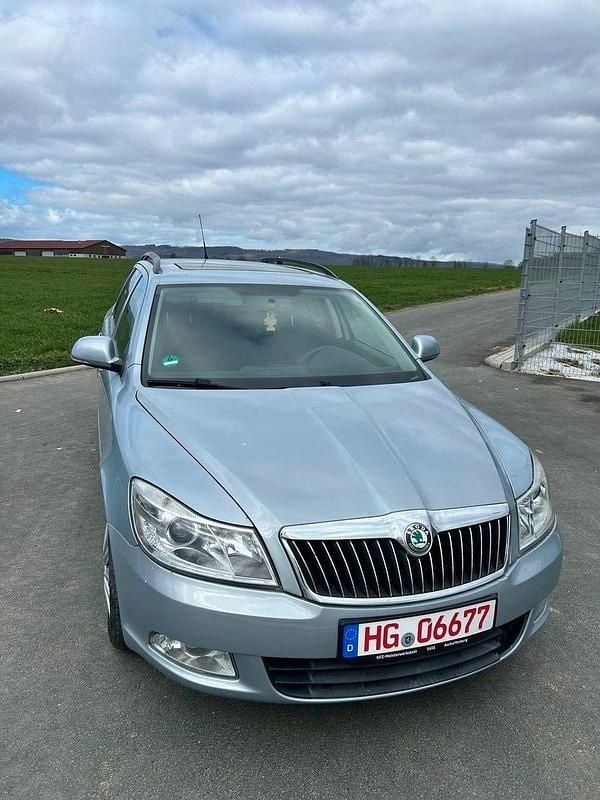 Gebraucht Skoda Octavia Elegance 160 PS (117 kW) 2009 Silber Kombi