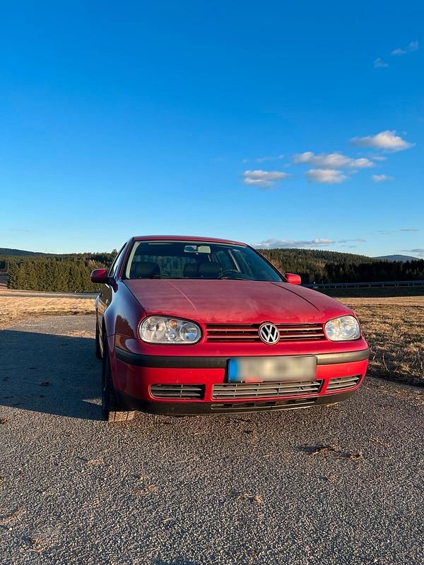 Gebraucht VW Golf IV 100 PS (73 kW) 2002 Rot Kleinwagen