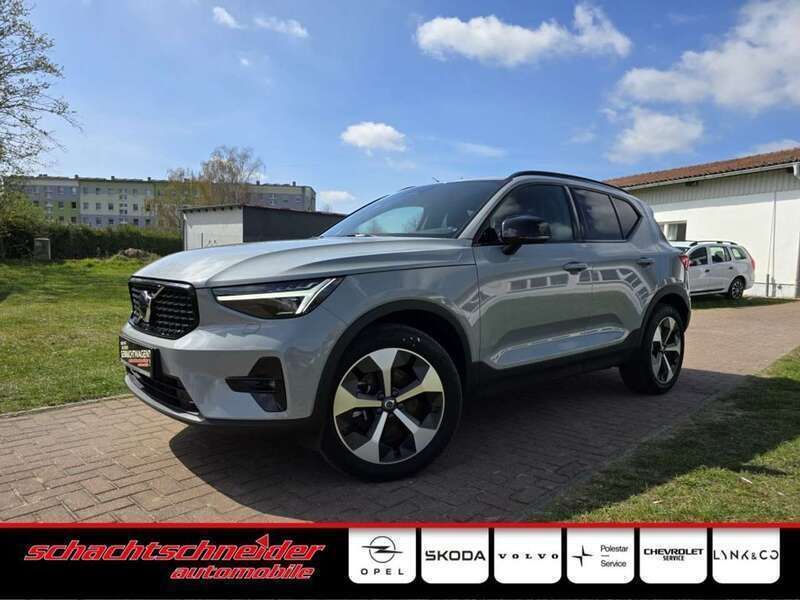 Grau Gebraucht 2024 Volvo XC40 Plus SUV | 37.890 € (Fairer Preis) - Bild 1/4