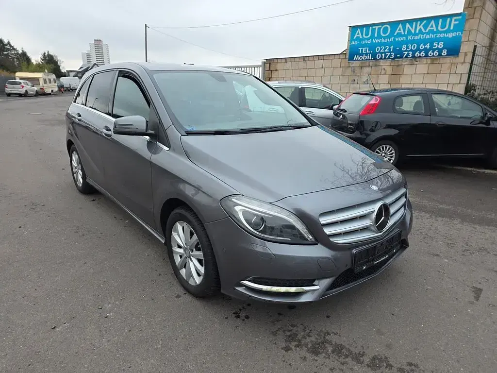 Gebraucht Mercedes B180 109 PS (80 kW) 2014 Grau Kleinwagen