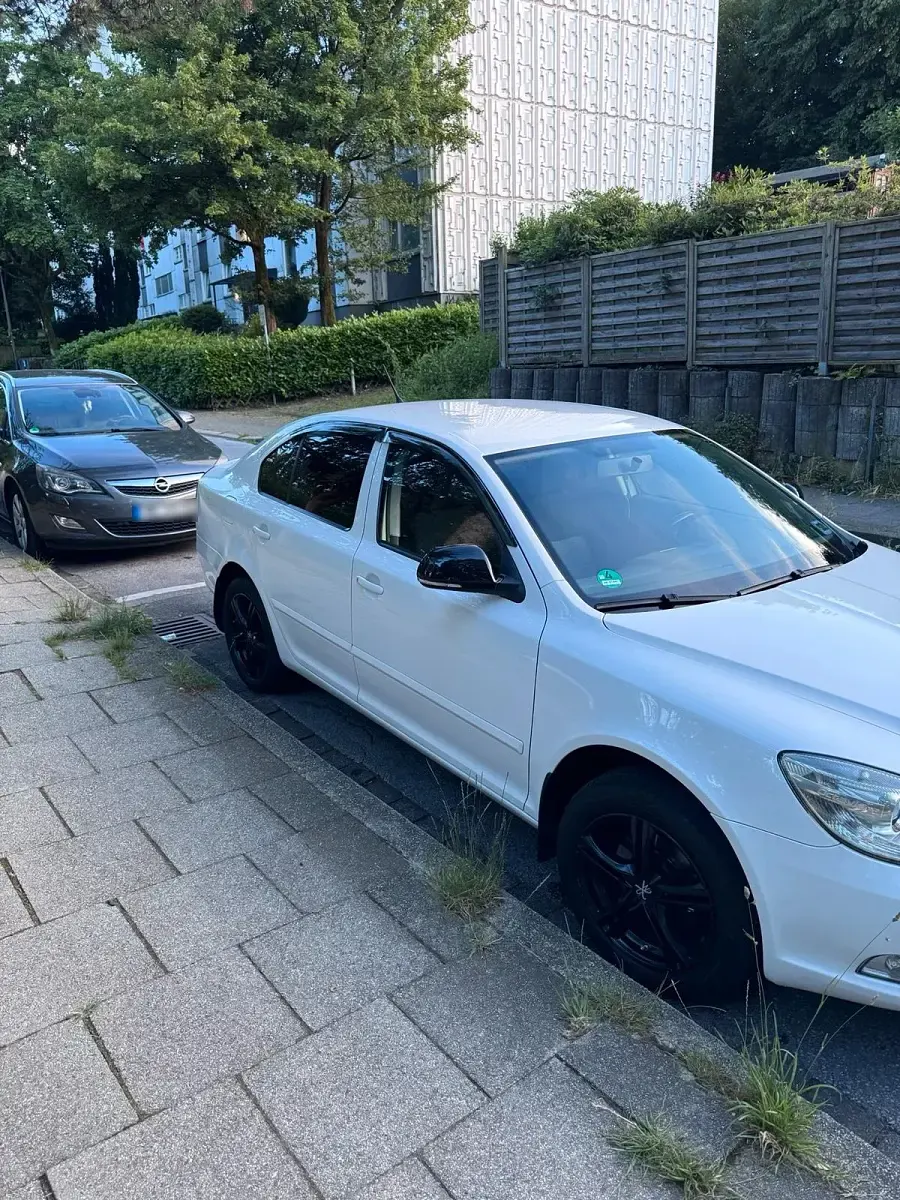 Gebraucht Skoda Octavia 105 PS (77 kW) 2012 Weiß Limousine