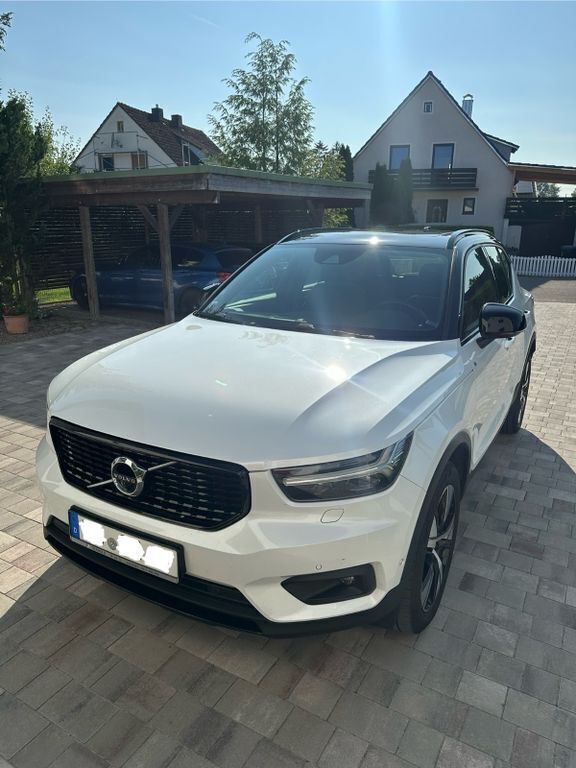 Weiß Gebraucht 2018 Volvo XC40 R-Design SUV | 24.000 € (Teuer) - Bild 1/4