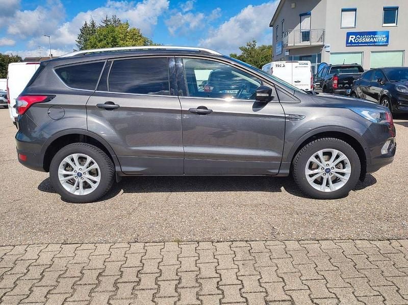 Gebraucht Ford Kuga Titanium 150 PS (110 kW) 2020 Grau SUV
