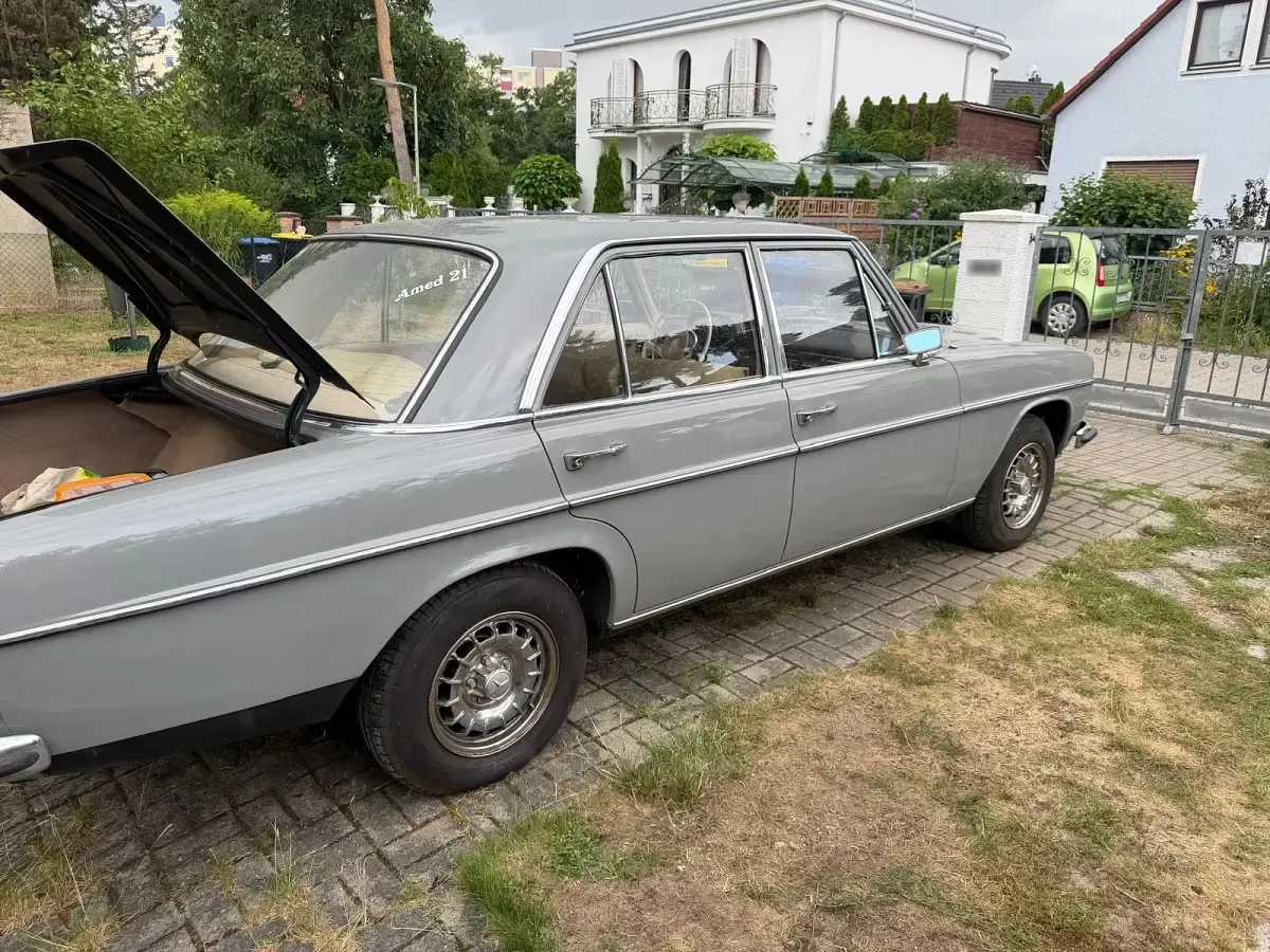 Gebraucht Mercedes W114 105 PS (77 kW) 1972 Grau Limousine