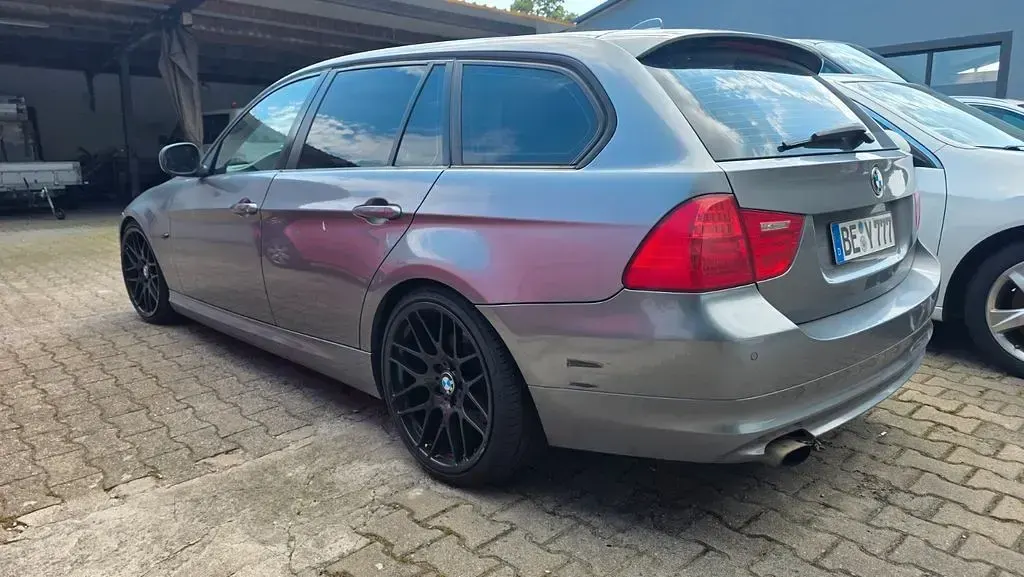 Gebraucht BMW 318 143 PS (105 kW) 2010 Grau Kombi