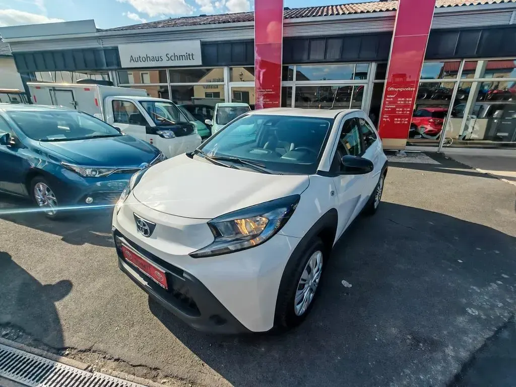 Gebraucht Toyota Aygo X X-play 72 PS (52 kW) 2023 Weiß SUV