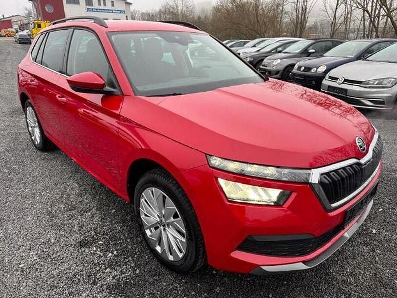 Rot Gebraucht 2023 Skoda Kamiq Ambition SUV | 22.949 € (Etwas zu teuer) - Bild 1/4