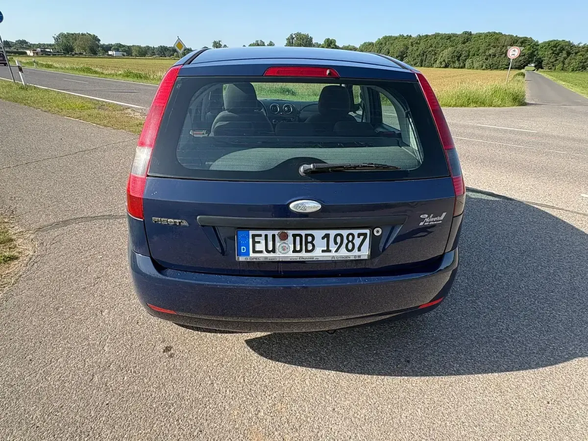 Gebraucht Ford Fiesta 70 PS (51 kW) 2003 Blau Kleinwagen