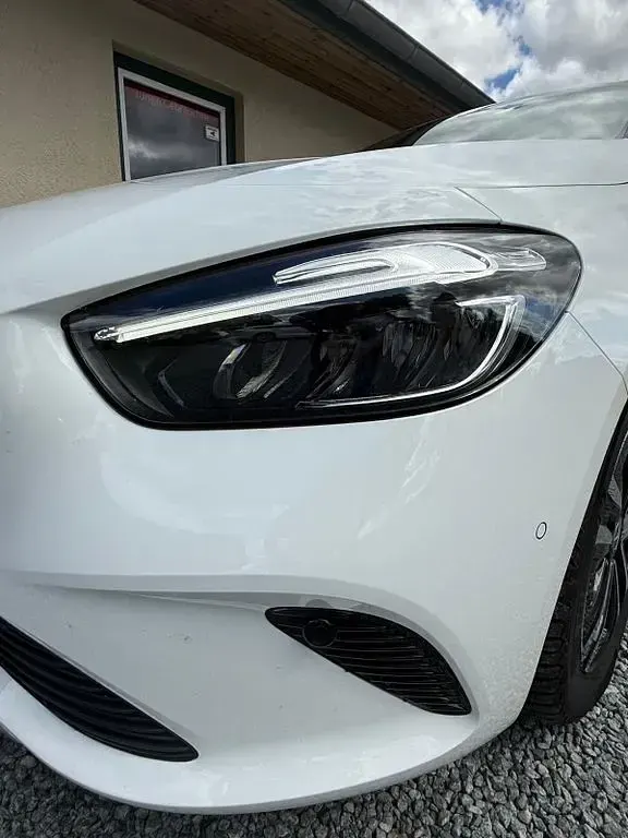 Gebraucht Mercedes B220 190 PS (139 kW) 2023 Weiß Van / Kleinbus