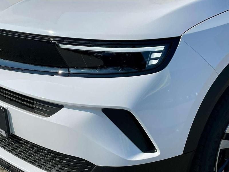 Neu Opel Mokka 131 PS (96 kW) 2025 Arktis weiß SUV