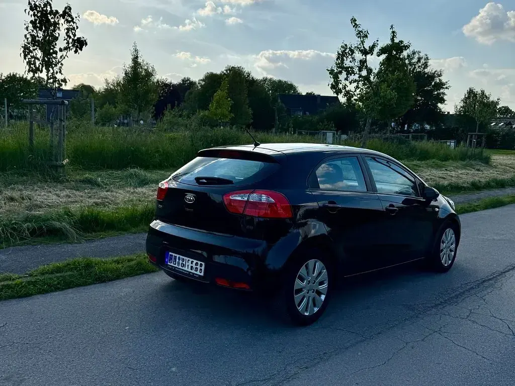 Gebraucht Kia Rio 86 PS (63 kW) 2012 Schwarz Limousine