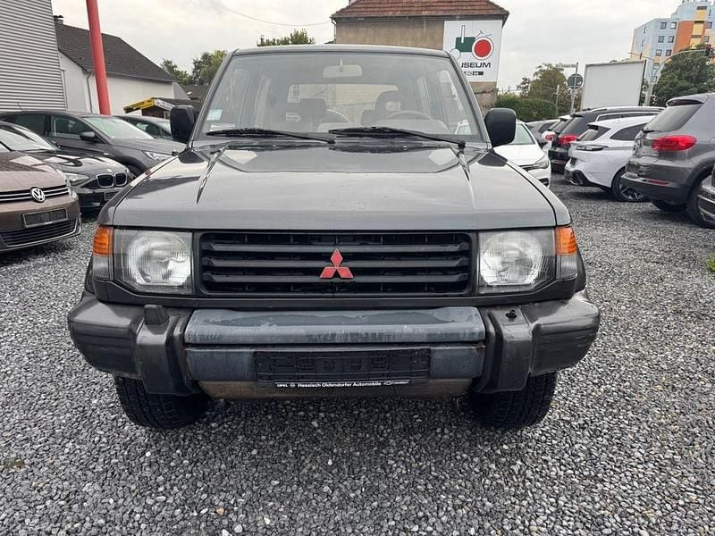 Grau Gebraucht 1992 Mitsubishi Pajero SUV | 2.299 € - Bild 1/4