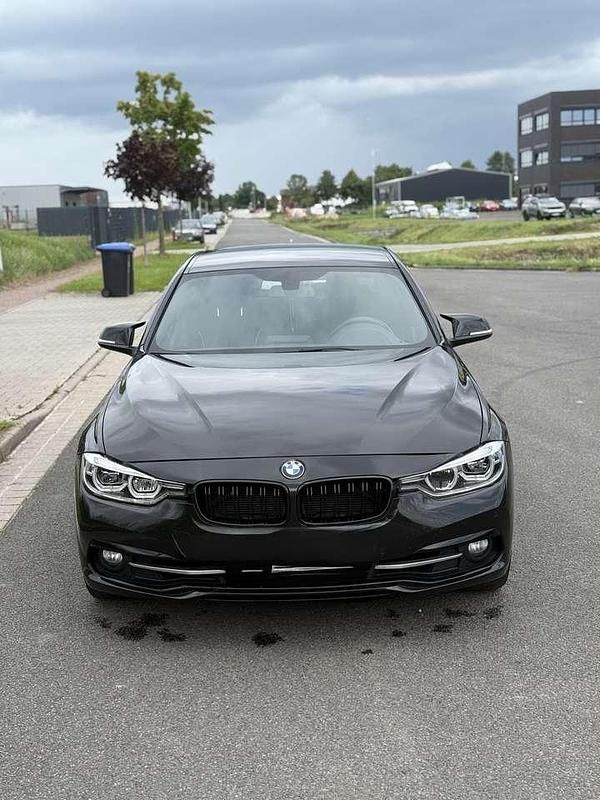Gebraucht 2015 BMW 330 Sport Line Limousine | 15.999 € (Teuer) - Bild 1/4
