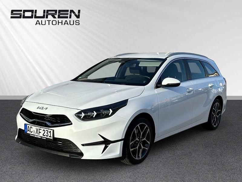 Weiss Gebraucht 2025 Kia Ceed Sportswagon Spirit Kombi | 26.990 € (Fairer Preis) - Bild 1/4