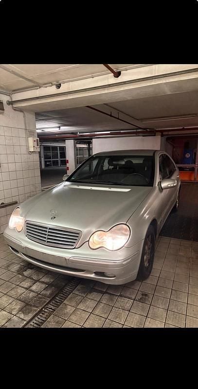 Gebraucht Mercedes C200 116 PS (85 kW) 2001 Silber Limousine