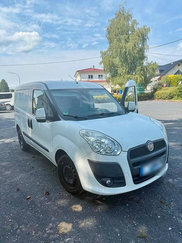 Weiß Gebraucht 2012 Fiat Doblò Van / Kleinbus | 4.400 € (Etwas zu teuer) - Bild 1/4