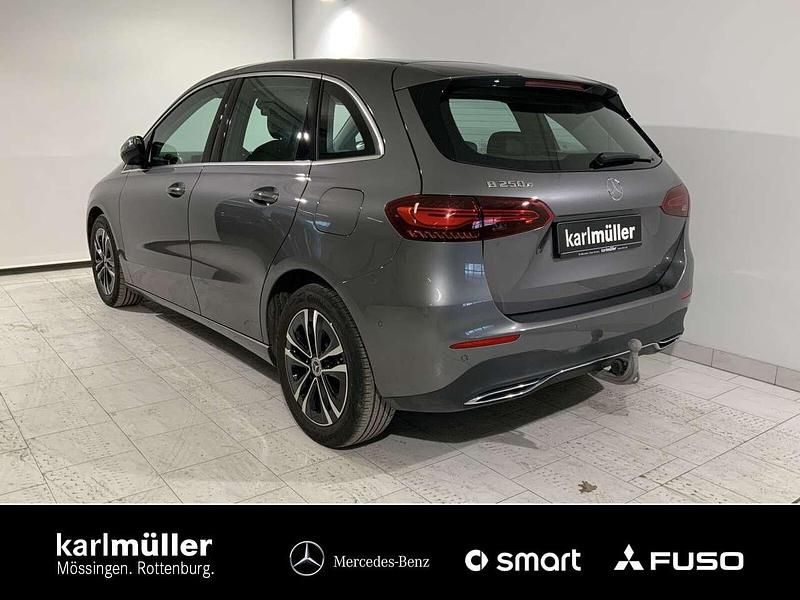 Gebraucht Mercedes E250 Progressive 163 PS (119 kW) 2024 Lack mountaingrau Kombi