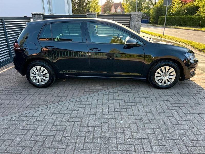 Gebraucht VW Golf VII Trendline 105 PS (77 kW) 2013 Schwarz Limousine