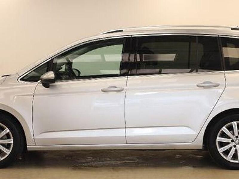 Gebraucht VW Touran Highline 150 PS (110 kW) 2016 Silber Van / Kleinbus