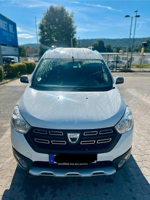 Gebraucht Dacia Dokker Stepway 116 PS (85 kW) 2018 Weiß Van / Kleinbus