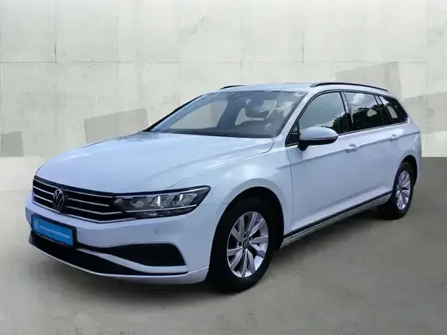 Gebraucht VW Passat Basis 150 PS (110 kW) 2022 Weiß Kombi
