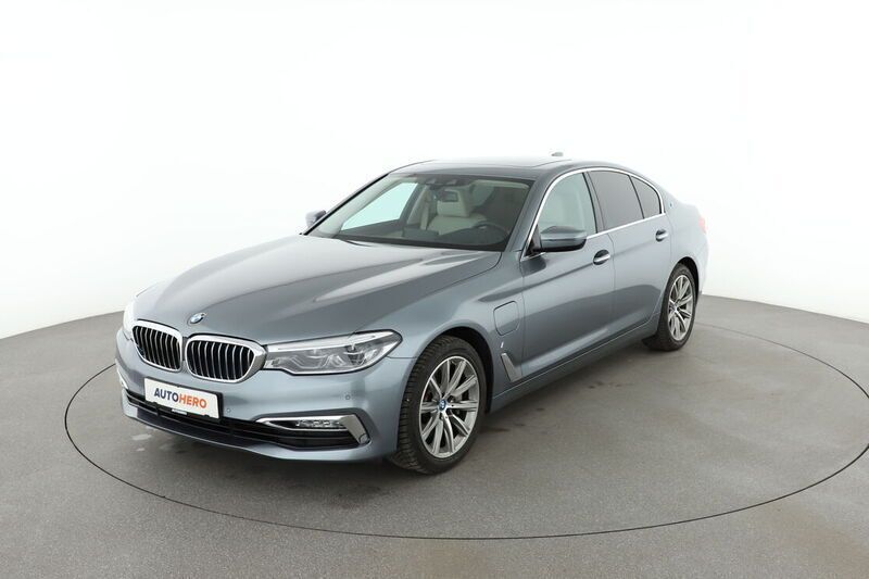 Grau Gebraucht 2017 BMW 530e Luxury Line Limousine | 24.840 € (Fairer Preis) - Bild 1/4