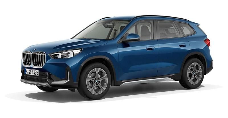Blau Gebraucht 2024 BMW X1 Comfort Edition SUV | 42.865 € (Superpreis) - Bild 1/4