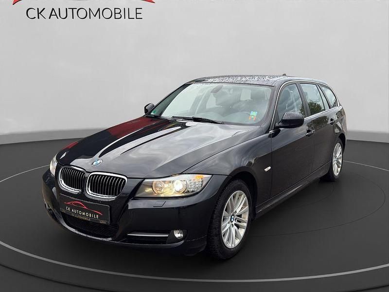 Schwarz Gebraucht 2012 BMW 320 M Sport Kombi | 6.799 € (Guter Preis) - Bild 1/4