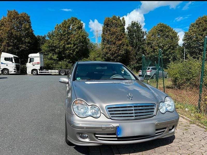 Gold Gebraucht 2006 Mercedes C180 Limousine | 5.400 € (Fairer Preis) - Bild 1/4